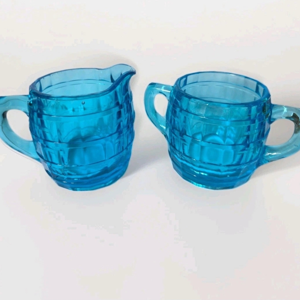 Vintage Indiana Glass Tiara aqua blue creamer and sugar set. Gorgeous barrel pat